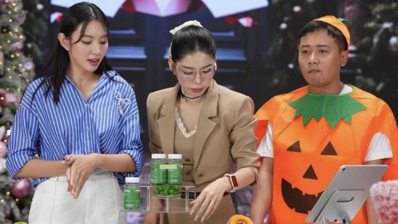 Chị Em Rọt Quang Linh Vlogs, Hằng Du Mục giới thiệu sản phẩm kẹo Kera