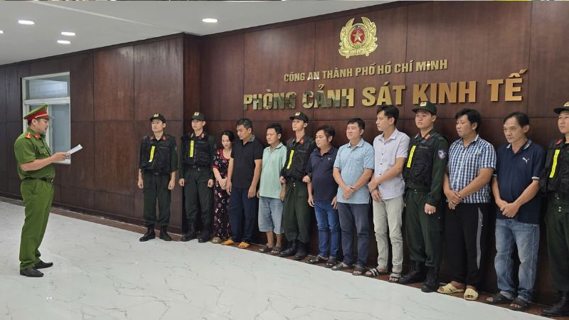 Công an TPHCM vừa triệt phá đường dây “phù phép” xăng giả